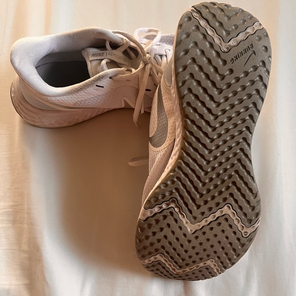 Nike White and Gray Athletic Sneakers - Picture 2 of 8